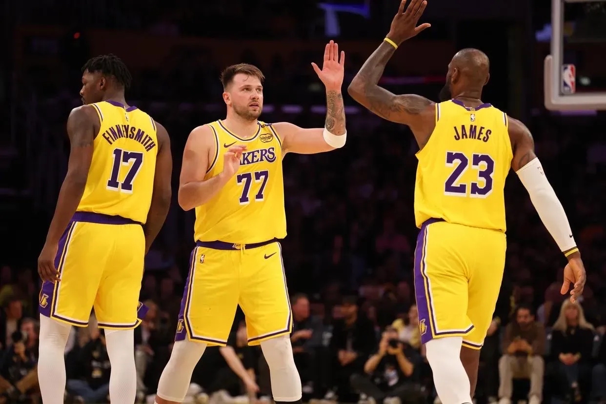 包含赛前NBA总决赛焦点战,洛杉矶湖人远射贴柱,震撼外界,团队化学反应显著的词条 包含赛前NBA总决赛焦点战,洛杉矶湖人远射贴柱,震撼外界,团队化学反应显著的词条
