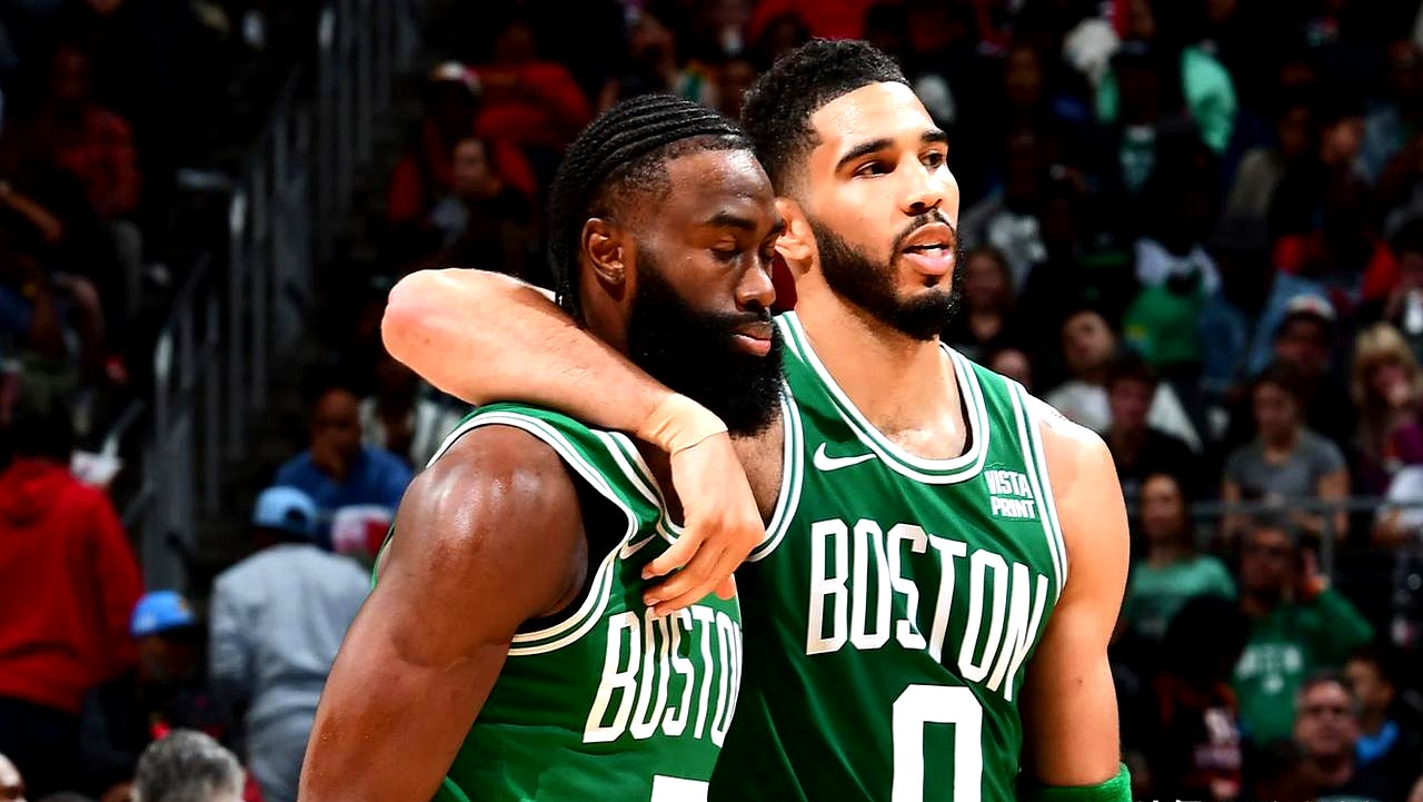 集结日NBA常规赛传出新动向；波士顿凯尔特人扳平良机；管理层表态：质疑声仍在；更衣室氛围转暖的简单介绍