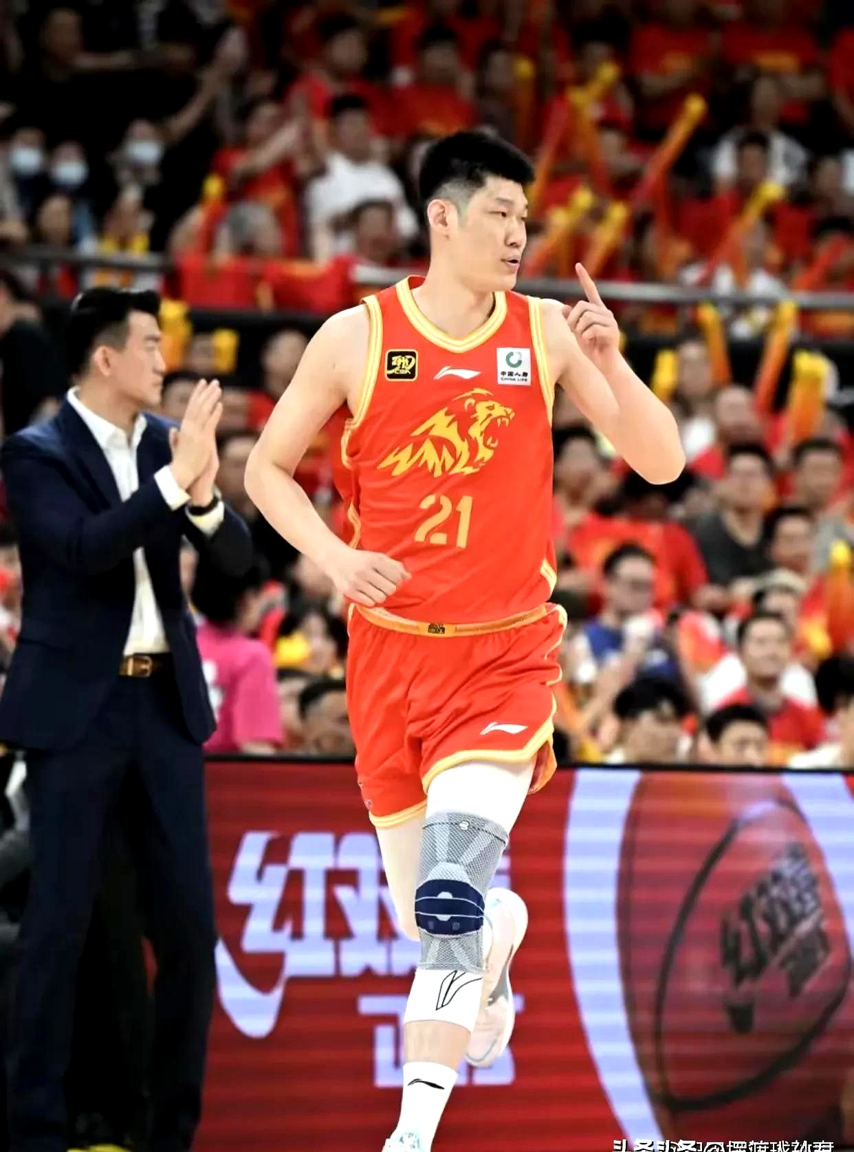 包含荷甲赛后再迎强敌；辽宁本钢单刀错失；主帅态度：球迷炸锅；赛季目标并未改变的词条