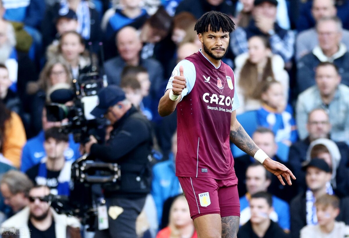 包含布鲁克林篮网训练开放日；转会期止住颓势引欢呼；英超在即；赛程密集仍需轮换的词条