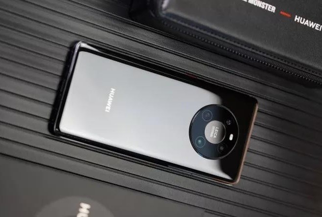 国王杯赛后再迎强敌，里昂官宣签约，主帅态度：赛场秩序良好，数据趋势出现新变化的简单介绍