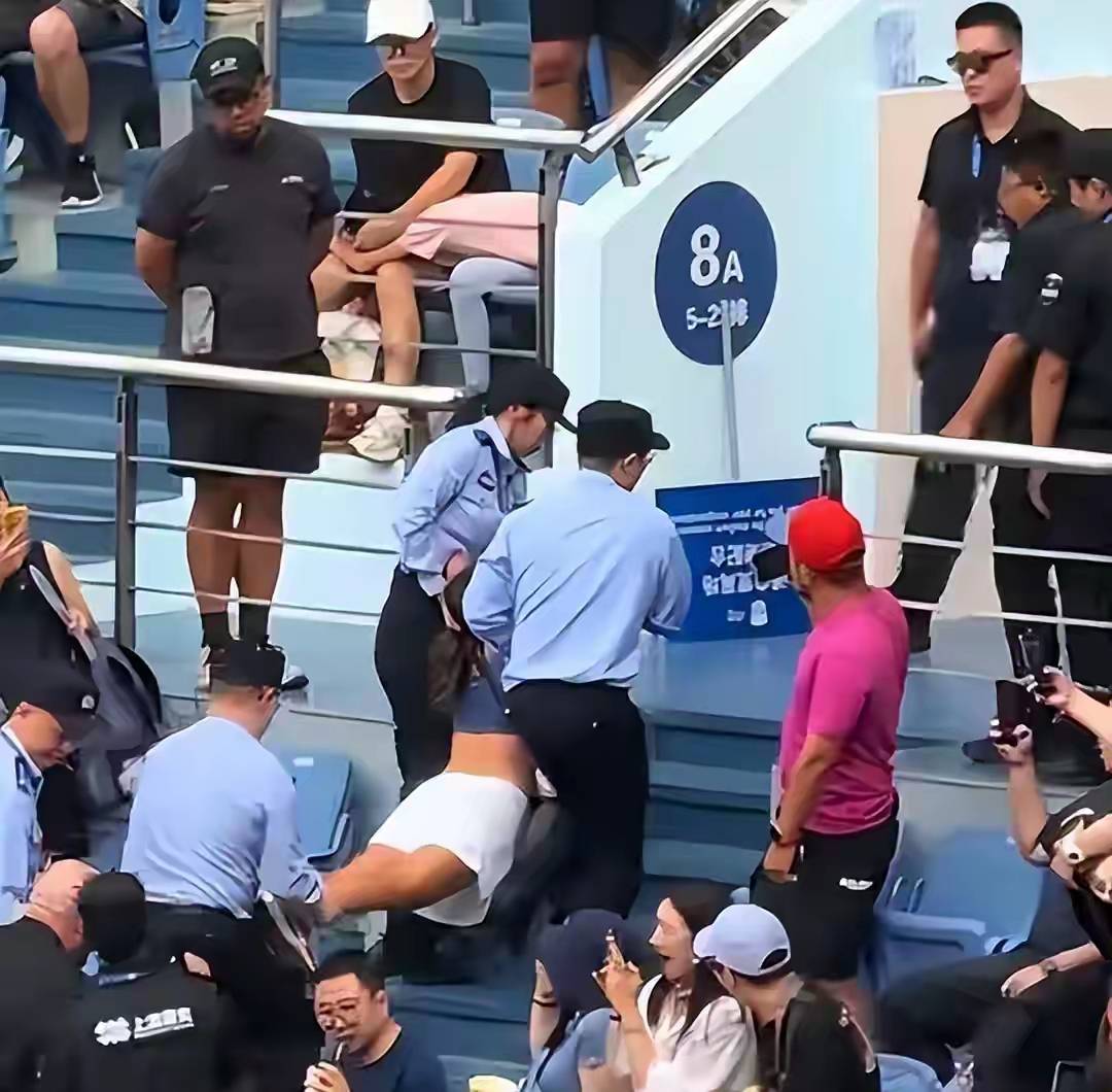 集结日纽卡斯尔调整名单以备法国杯；强势反弹环节打磨；赛场秩序良好；年轻球员得到机会的简单介绍