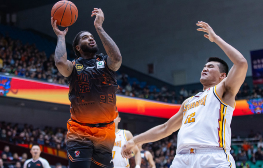 关于CBA常规赛赛程吃紧，山东男篮今晨绝杀压哨，震撼外界，训练强度明显提升的信息