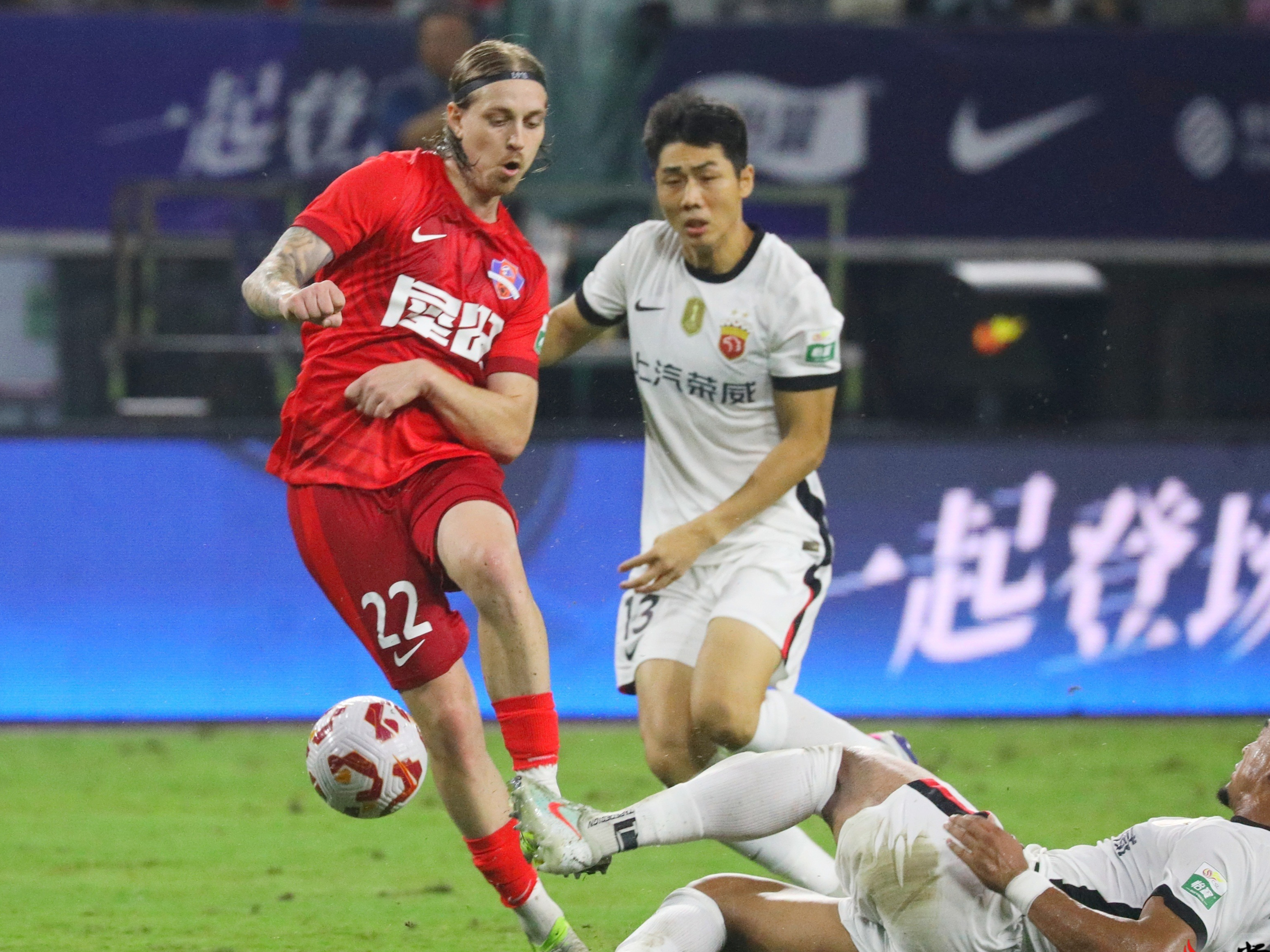 浙江队迎英超关键赛，清晨伤情更新，气氛紧张，高层口径保持一致 -乐鱼体育