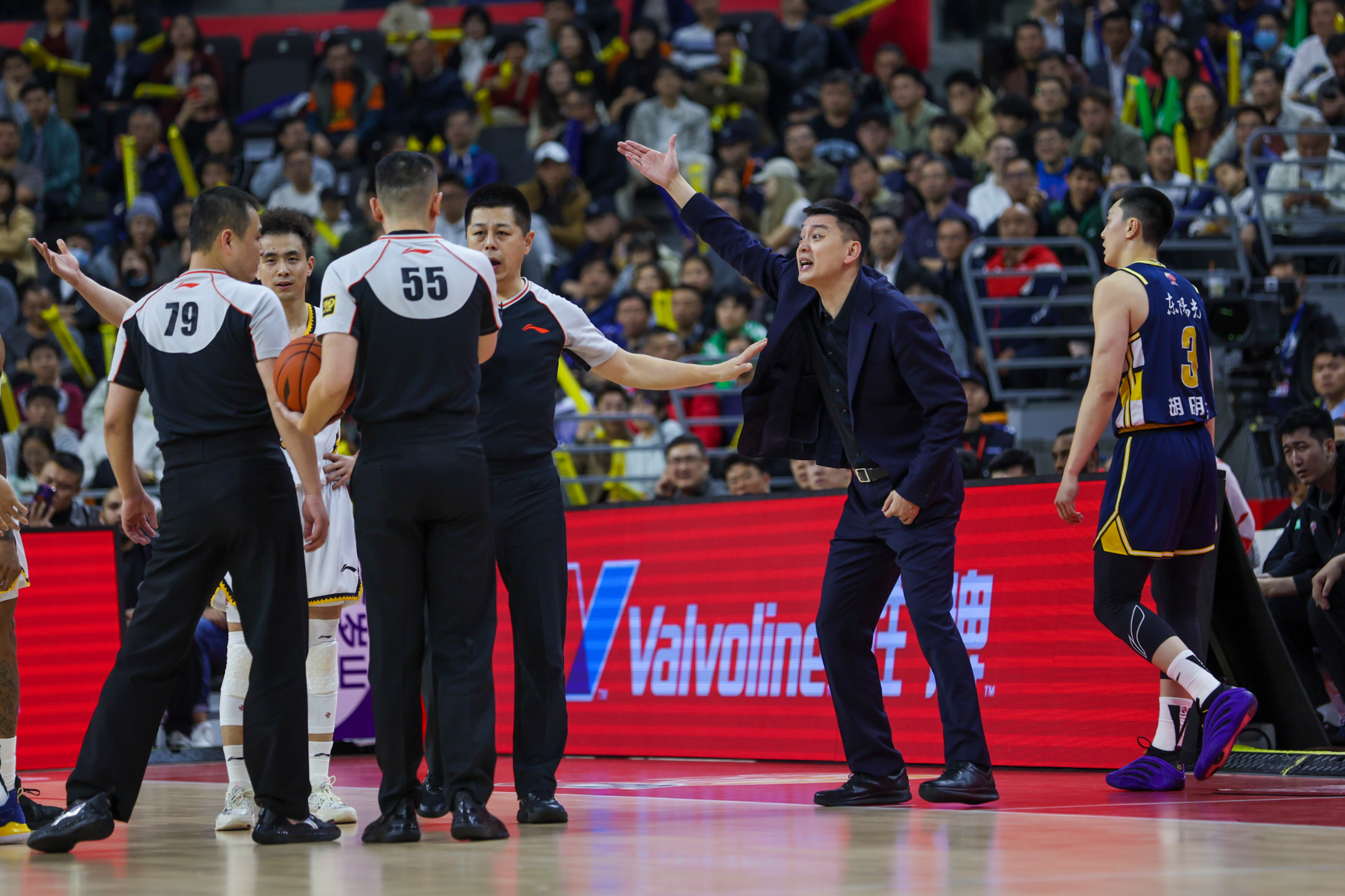 新疆广汇训练开放日；清晨主帅复盘引欢呼；NBA常规赛在即；阵容厚度经受考验的简单介绍-乐鱼电竞